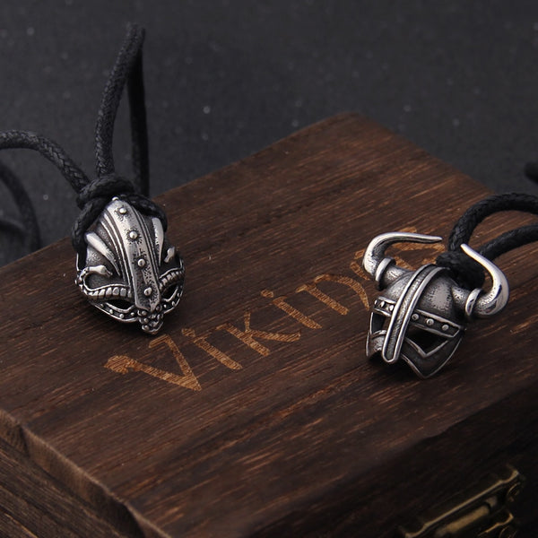 Collar con casco vikingo que nunca se decolora con cadena de algodón ajustable como regalo para hombres