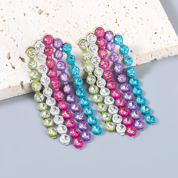 Pendientes Pauli Manfi de metal con borlas de colores y diamantes de imitación para mujer