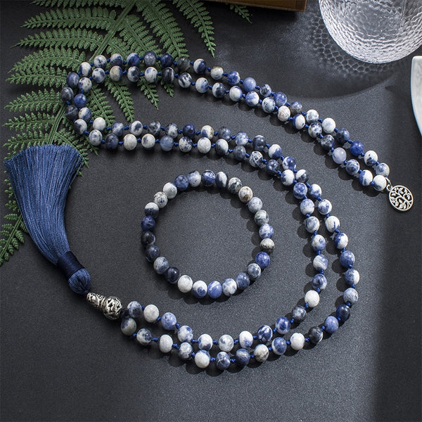 Collar Mala Anudado con Cuentas de Sodalita Azul con Flor Natural de 8 mm