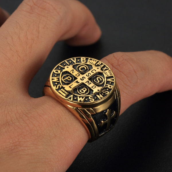 Anillo de cruz de exorcismo de Jesús del cristianismo