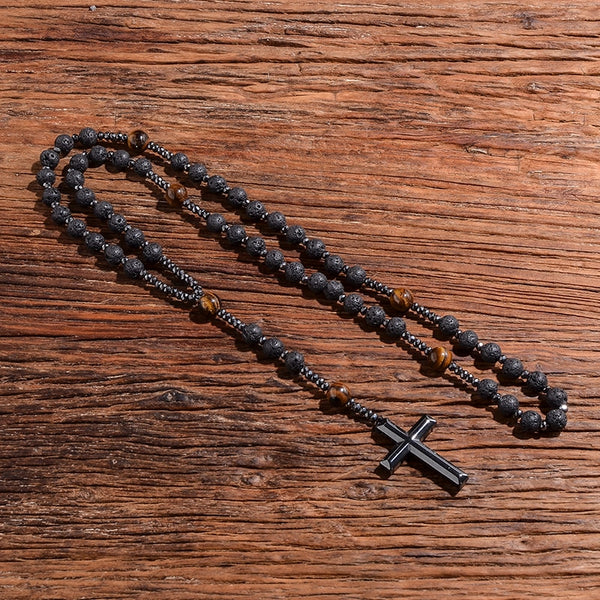 Collar con cruz católica de Cristo y cuentas de ojo de tigre amarillo y piedra de lava negra