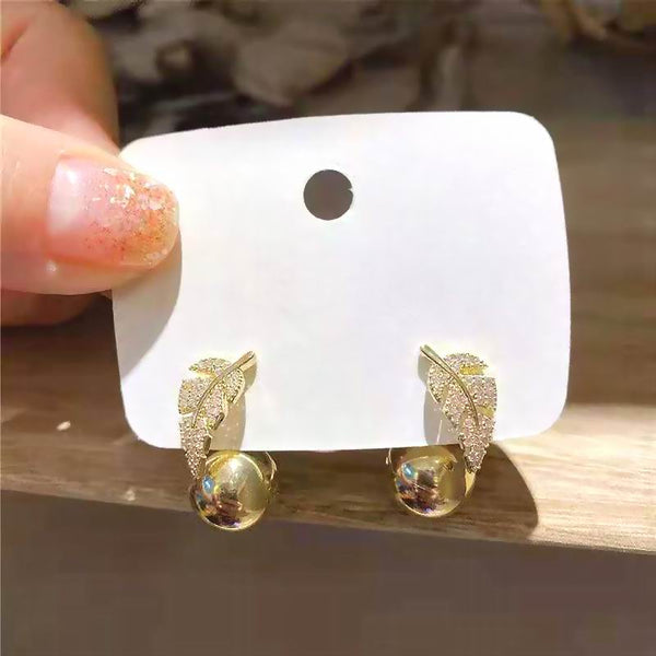 Pendientes de botón con micropavé de hoja dorada para mujer