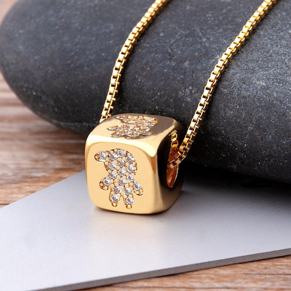 Collar clásico y exquisito con colgante de cubo de dados, cristal, cobre y circón para mujer