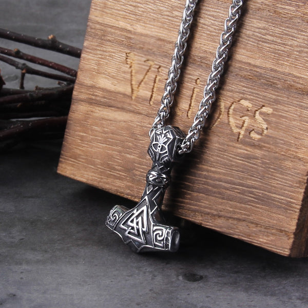 Collar nórdico vikingo de acero inoxidable con runas de lobo Yggdrasil