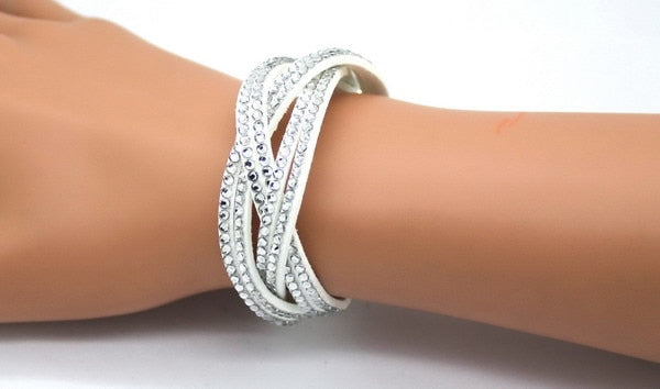 Pulsera de cuero tejida de color para damas con dijes de moda