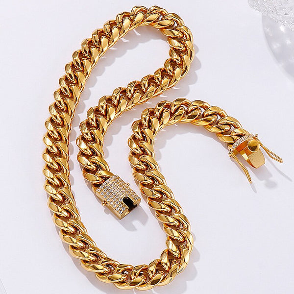 Gargantilla de acero inoxidable chapada en oro para hombre