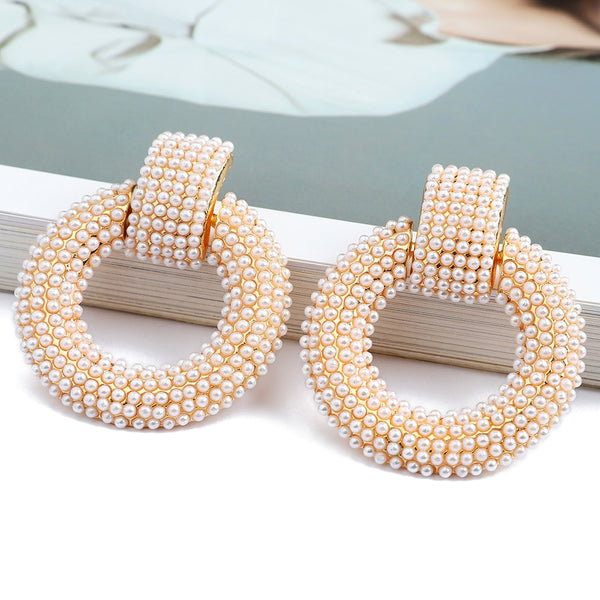 Pendientes colgantes de perlas de imitación redondas de lujo de moda
