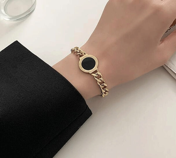 Pulseras de cadena gruesa con dijes de concha natural y números romanos para mujer