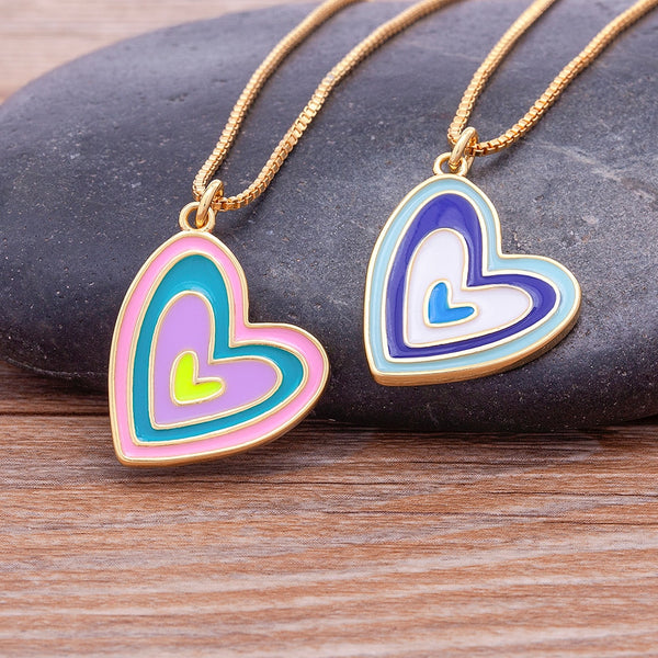 Cadena con colgante de corazón esmaltado de colores a la moda para mujer