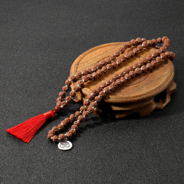 Collar de 108 cuentas Mala anudadas con rudraksha natural