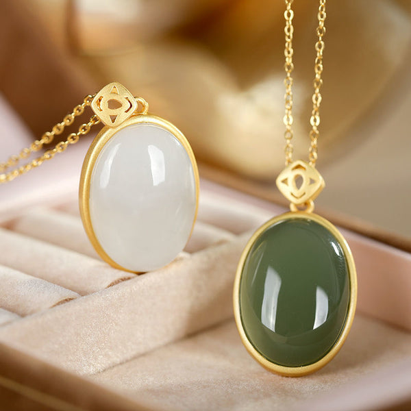 Nuevo collar con colgante ovalado de jade blanco hetiano natural con incrustaciones de plata