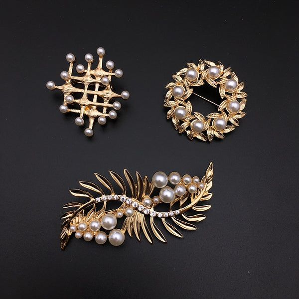 Retro Geometry Pearl Relief Metal Brooch