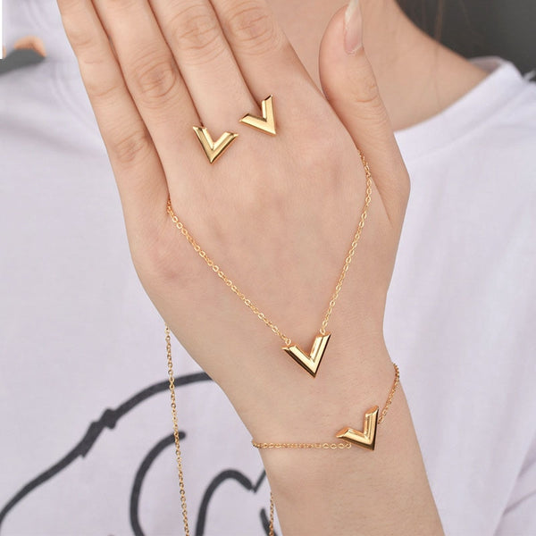 Collar con colgante de letra V de marca de moda para mujer