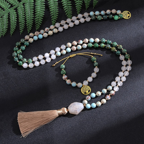 Collar de japamala anudado con cuentas de jaspe emperador, turquesa africana y jade blanco de 8 mm