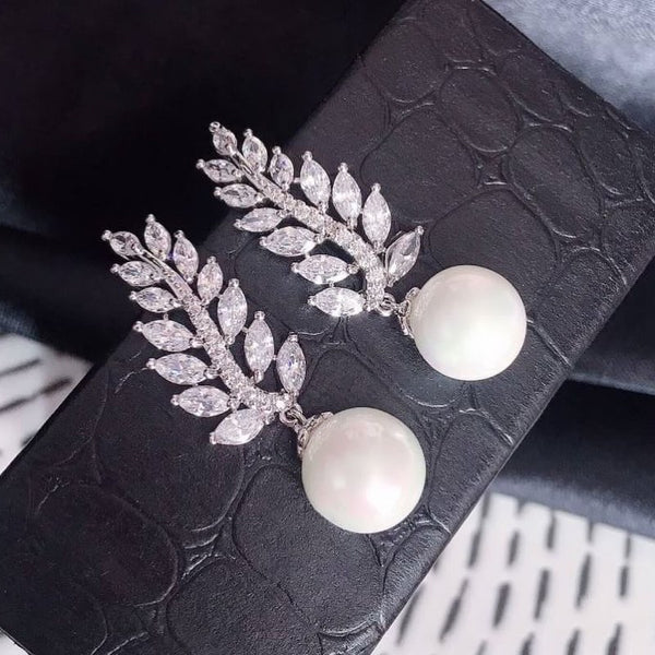 AAA Dazzling Zircon Leaf Shape with Simulated Pearl Wedding Earring