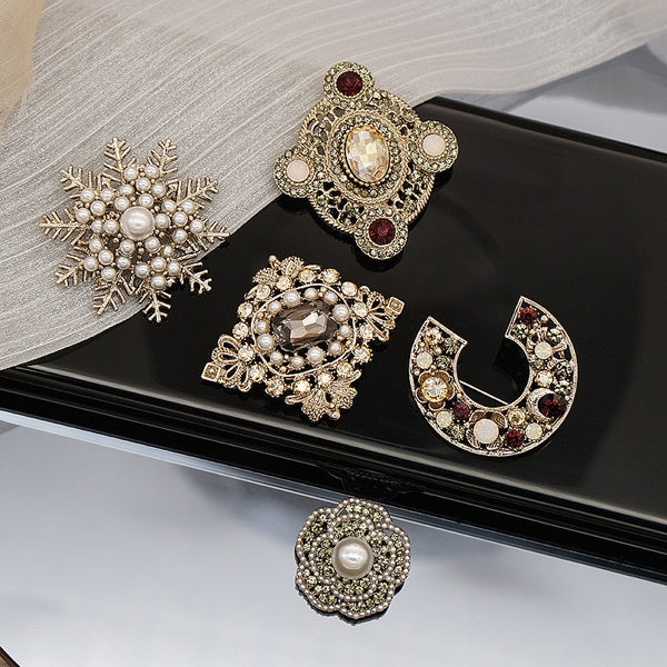 Vintage Baroque Palace Brooch Medieval Men and Women Suits Micro Pearl Flower Brooches