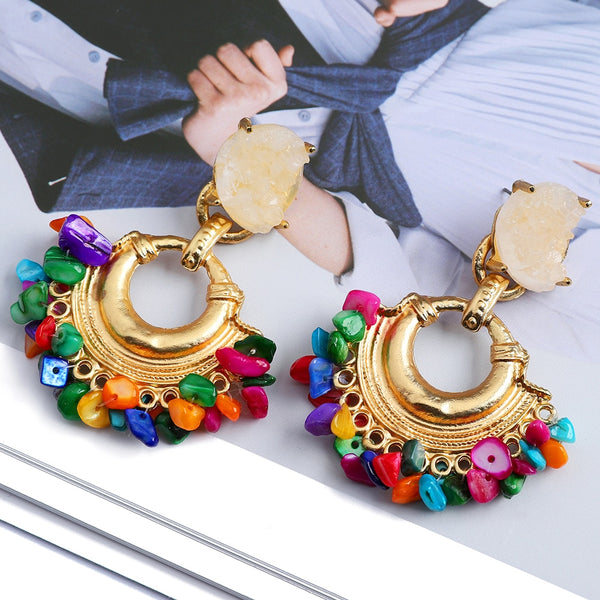Pendientes colgantes de metal con dijes de alta calidad