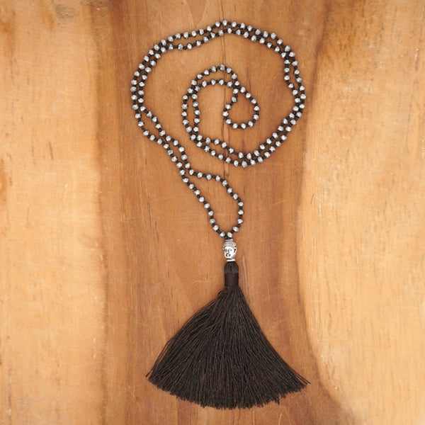 Collar maxi étnico con borlas largas y llamativas