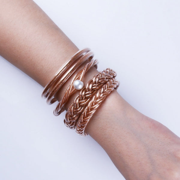 Pulseras de cuero tejidas a mano con dijes de purpurina dorada para mujer