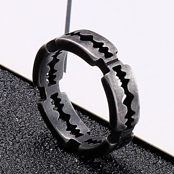 Anillo de acero inoxidable macizo con diseño de cuchilla para hombre
