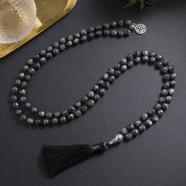 Collar Mala anudado con cuentas de labradorita negra facetadas de 8 mm