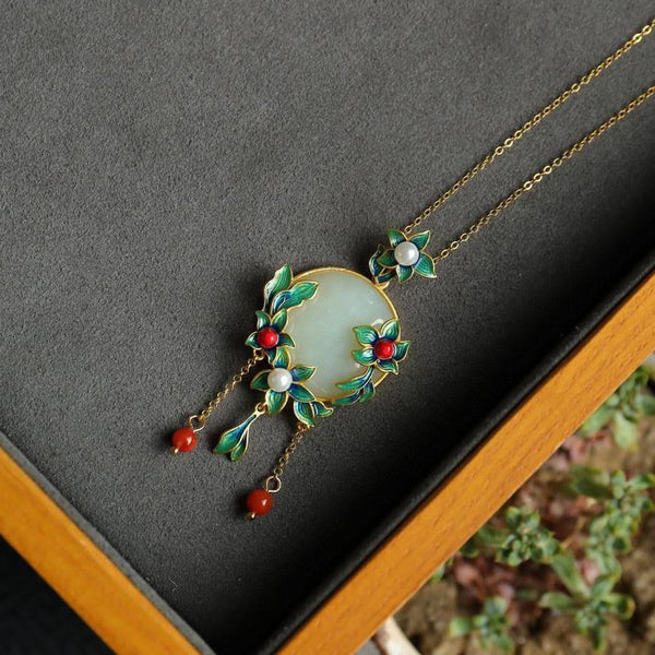 Colgante original nuevo de plata con incrustaciones de jade hetiano y orquídea azul quemada dorada