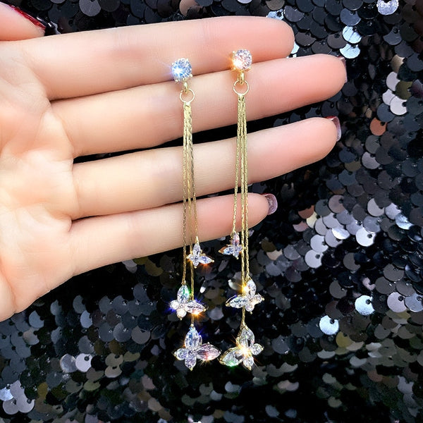 Pendientes largos con borlas y tres mariposas brillantes de cristal para mujer