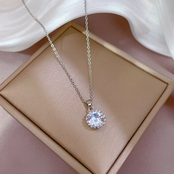 Collar de cristal brillante con colgante de circonita cúbica