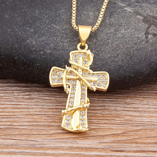 Nuevo diseño exquisito collar de cruz de circonita de cristal para mujer