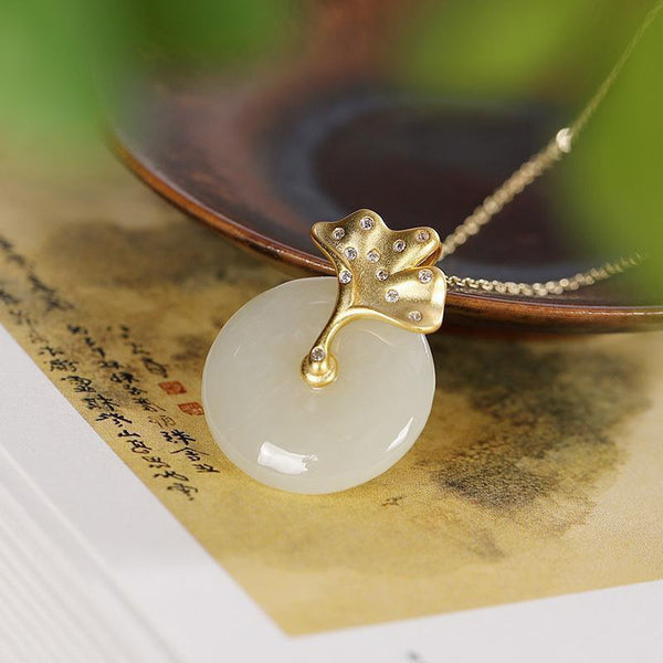Collar para mujer con colgante de diamante y hoja de ginkgo redonda de jade hetiano natural de nuevo diseño