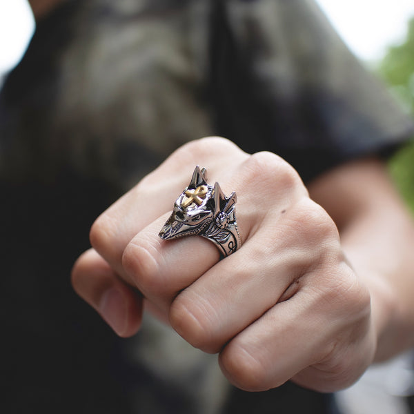 Anillos de autodefensa de acero inoxidable con la cruz egipcia de la muerte y cabeza de lobo de Anubis para hombres y mujeres.