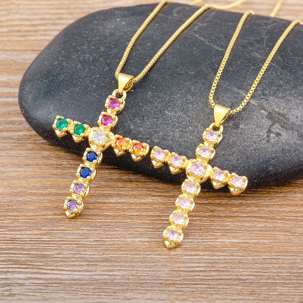 Collar clásico de Jesús con colgante de cruz femenina de cristal en 6 colores