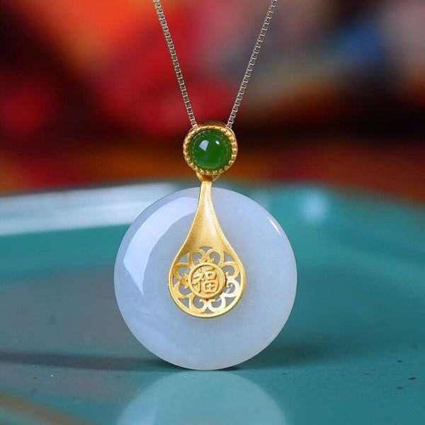 Nuevo collar con colgante de pulpa de jade hetiano natural con incrustaciones de plata