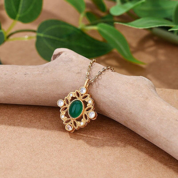 Collar con colgante estilo palacio ahuecado de jaspe Hotan natural con incrustaciones de diseño clásico