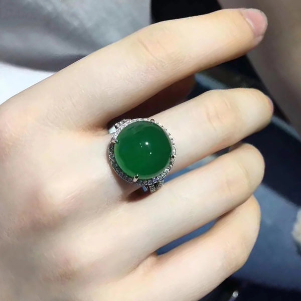 Anillo ajustable redondo de calcedonia verde oscuro natural con diamantes de plata.