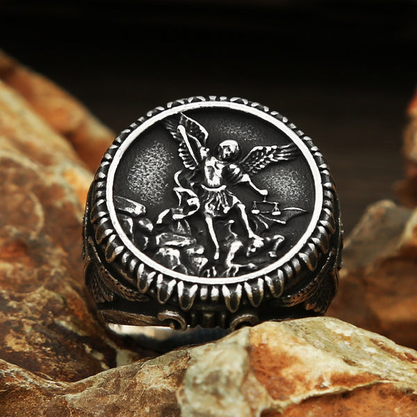 Anillo vintage de acero inoxidable de San Miguel para hombres y mujeres, estilo punk, estilo motociclista.