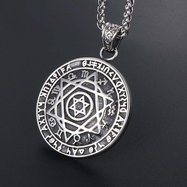 Collar de acero inoxidable redondo de doble cara con estrella de seis puntas de Satanás para hombre