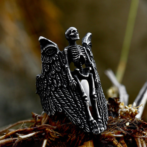 Anillo vintage creativo de calavera de ángel caído para hombres y mujeres, estilo motero, gótico, con plumas negras.