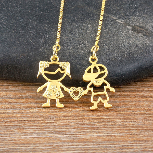 Lindo collar con colgante de cadena para niño y niña en color dorado