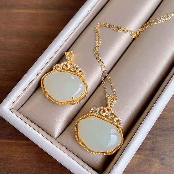 Collar con colgante de calcedonia blanca hetiana natural con diamantes de diseño creativo para mujer