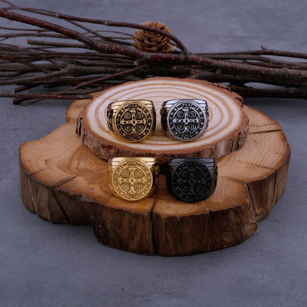 Anillo vintage con cruz cristiana de San Benito para hombre