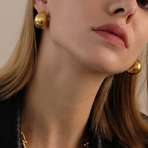 Pendientes metálicos de moda con personalidad y temperamento sencillo.