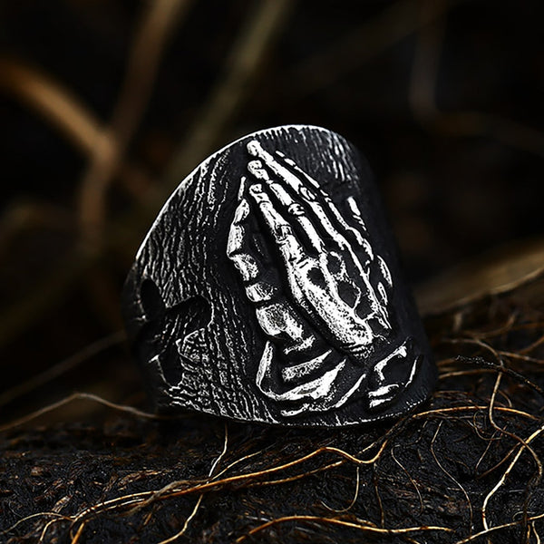 Anillo vintage de acero inoxidable con la Virgen María en oración para hombres y mujeres.