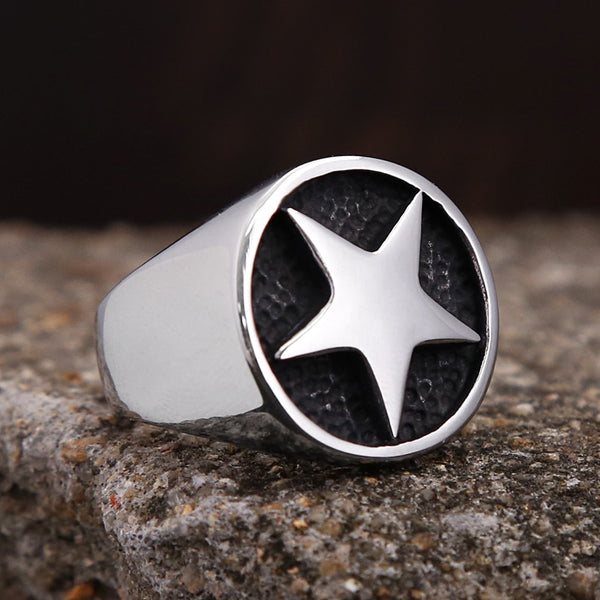 Anillo de acero inoxidable 316L con diseño de estrella de la suerte para hombre y mujer.