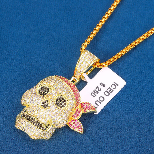 Nuevo colgante de calavera hip hop con pañuelo en la cabeza y cadena para hombres y mujeres.