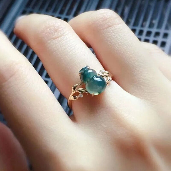 Anillo ajustable con apertura de hoja de calabaza con incrustaciones de plata y calcedonia de hielo natural creativo