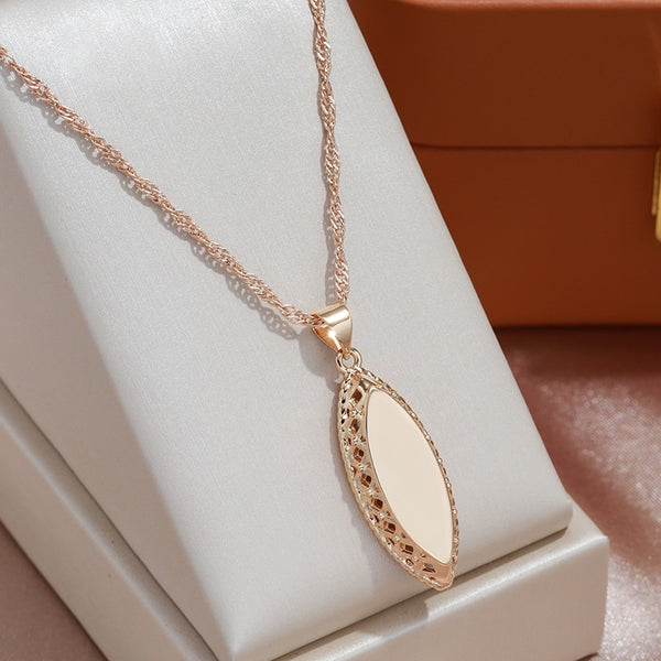 Collares colgantes rómbicos con cadena ondulada de diseño minimalista