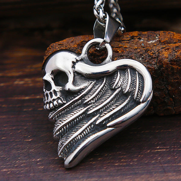 Collar con colgante de calavera en forma de corazón para hombre y mujer, de acero inoxidable, con alas de calavera.
