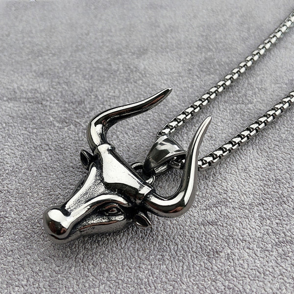 Collar con colgante de cabeza de toro de acero inoxidable estilo punk vintage para hombre