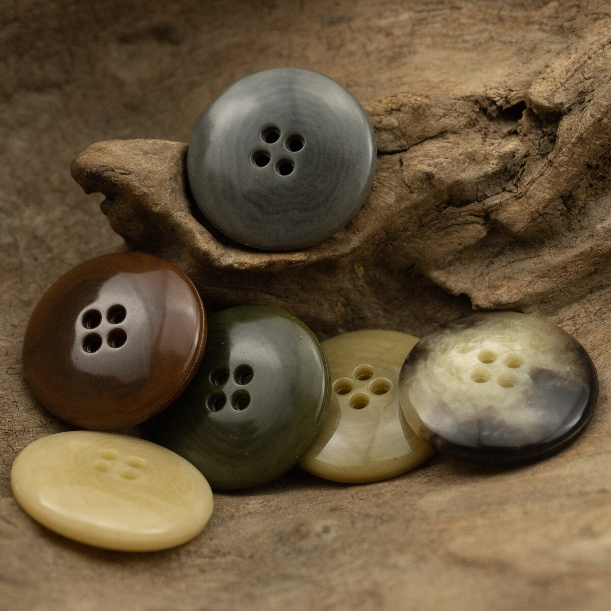 High Quality Urea Buttons 4 Hole Round Imitation Horn and Corozo Buttons